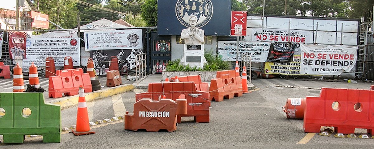 En 2022 estudiantes ocuparon la Universidad de Guatemala. Protestaban por la ilegal elección del rector. Están presos, acusados de sedición.