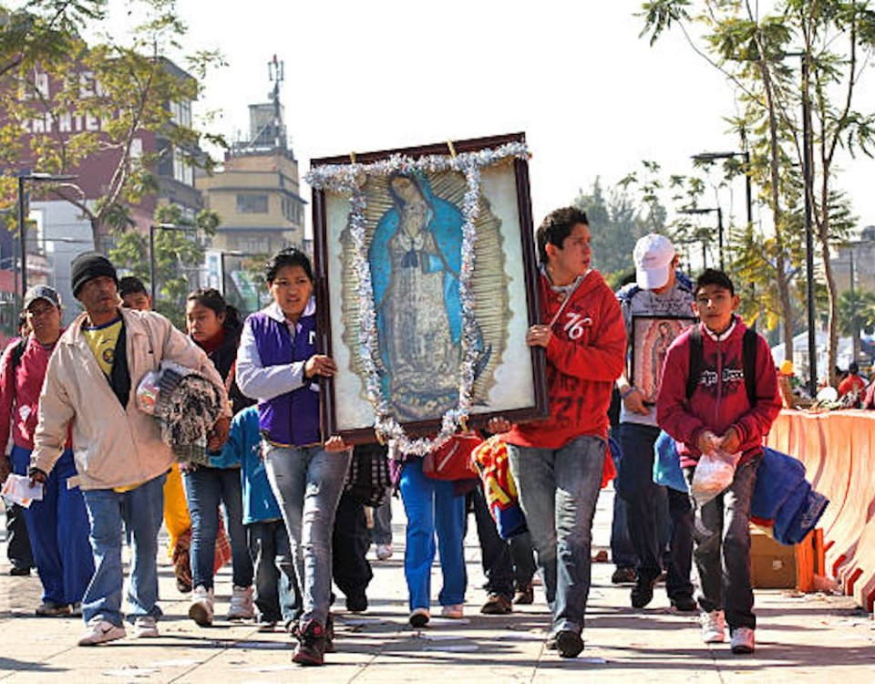 En el corazón de la fe mexicana late una devoción que ha perdurado a lo largo de los siglos: la veneración a la Virgen de Guadalupe.