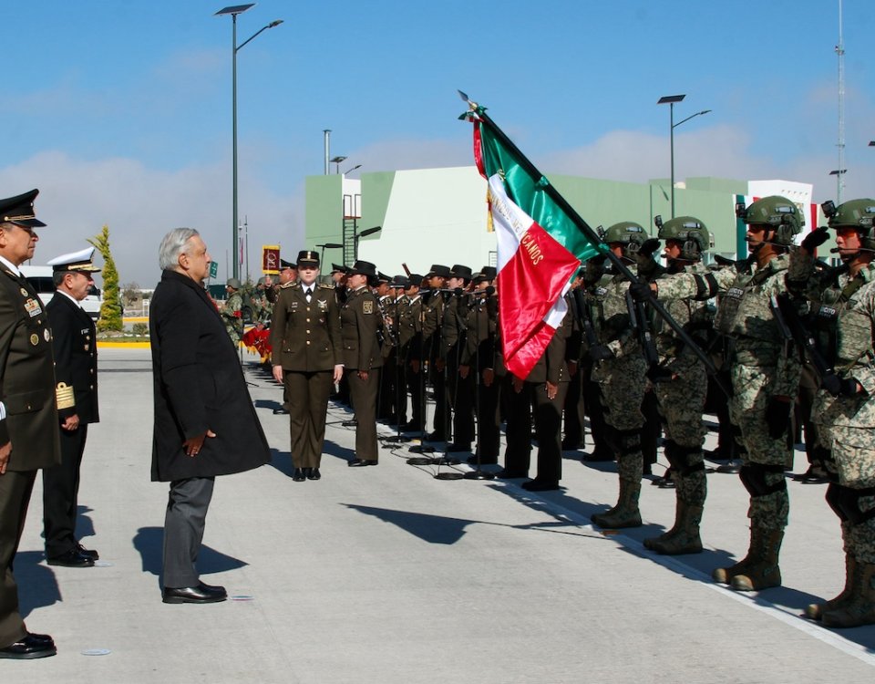 AMLO celebró en Puebla el 111 aniversario del Día del Ejército Mexicano, destacando el papel de los soldados en la transformación del país. 