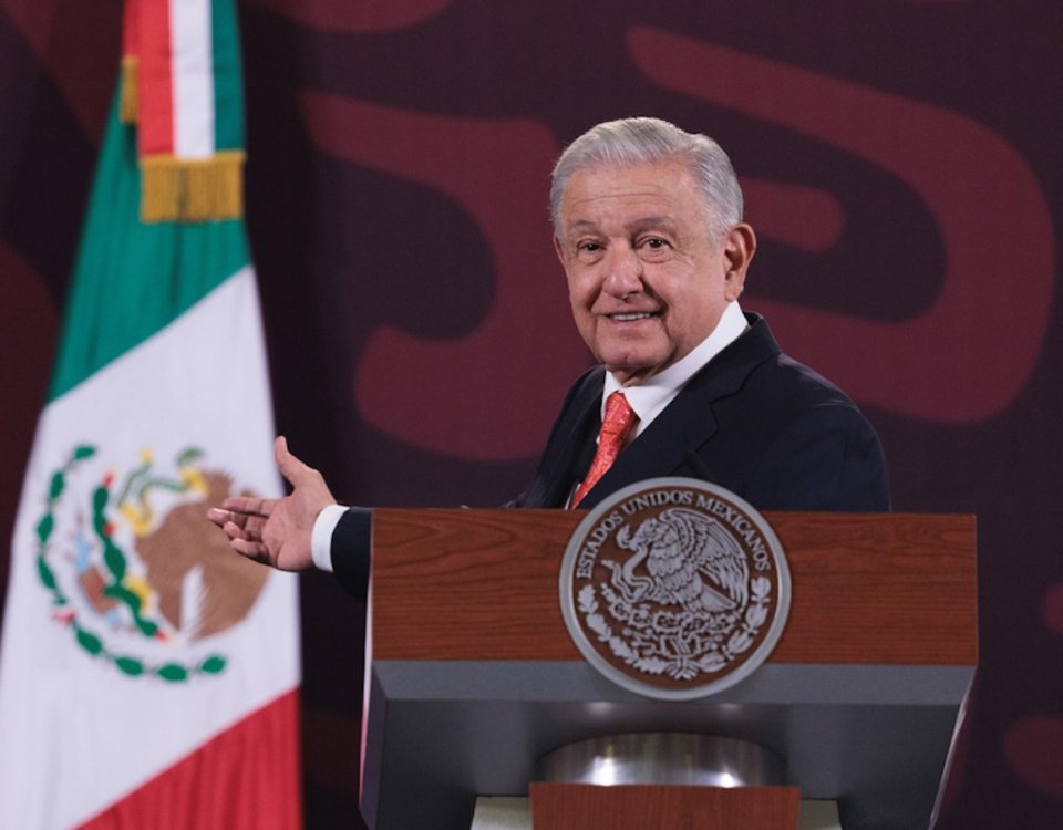 AMLO advirtió a EEUU que "México no es piñata de nadie", refiriéndose al aprovechamiento electoral a expensas de la situación migratoria.