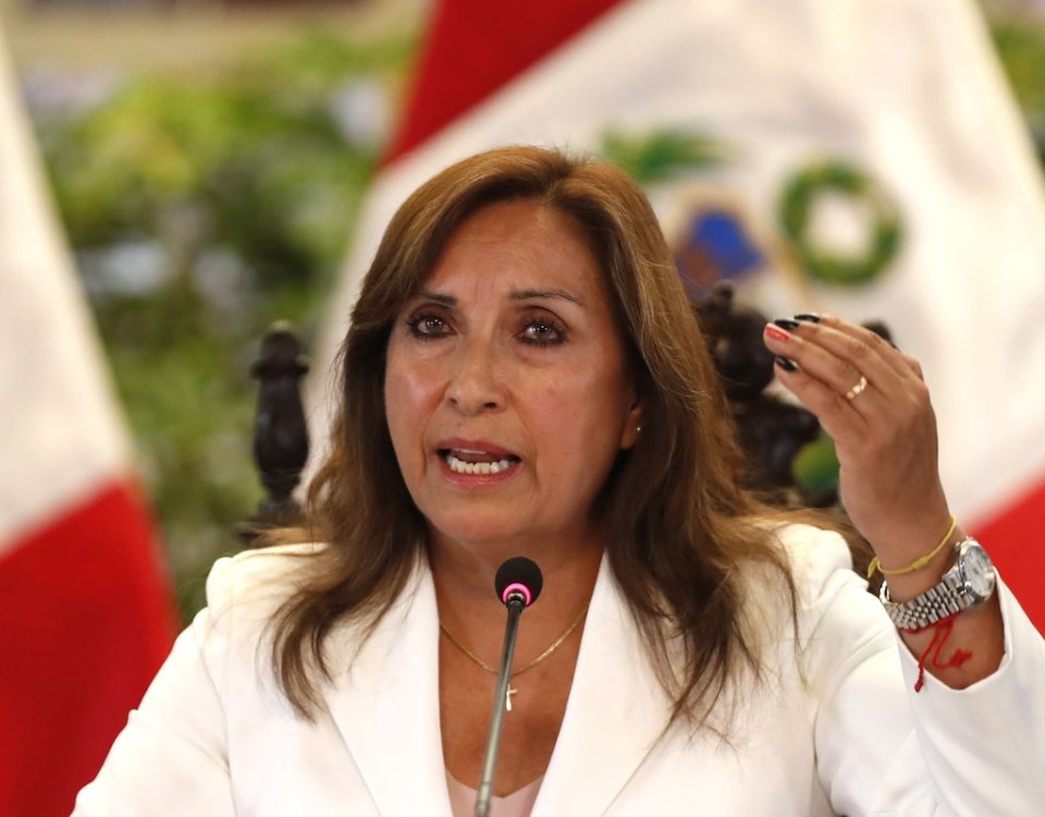 Dina Boluarte, la mujer que usurpó la presidencia de Perú, es investigada por enriquecimiento ilícito; ella dice que no, pero hay evidencia