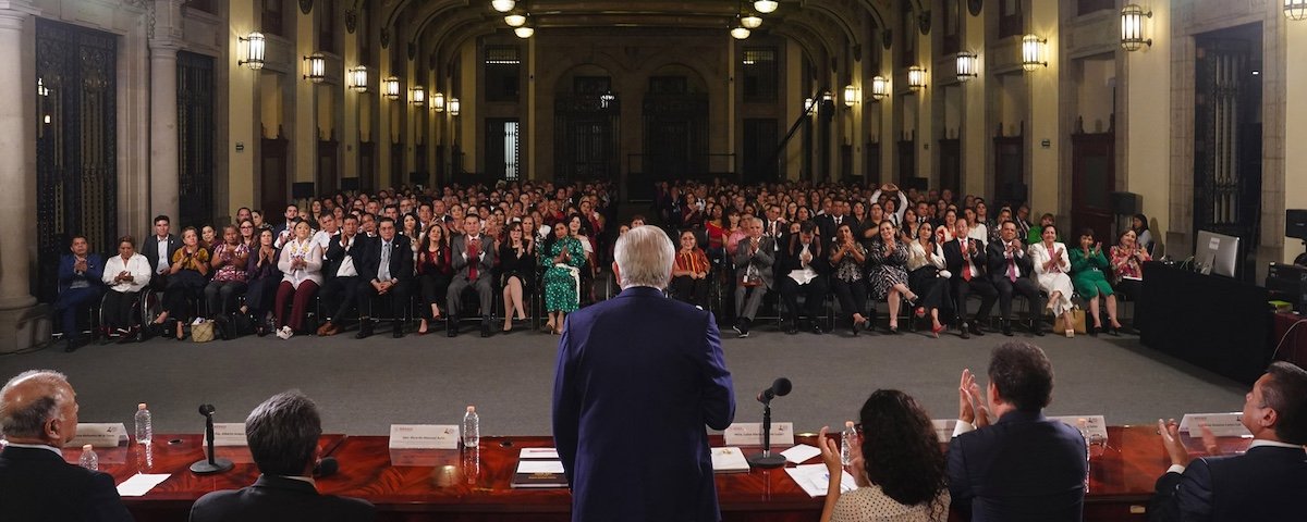 AMLO se reunió con diputados y senadores de la LXV Legislatura del movimiento de transformación, para agradecer su desempeño a favor de México