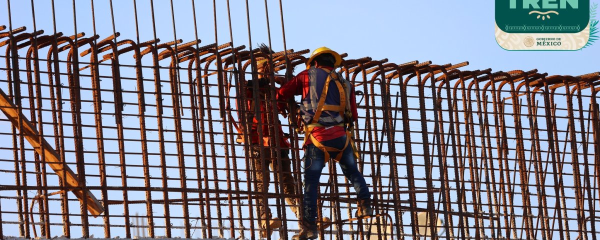 Los trabajadores de la construcción de México “son los mejores del mundo”, reconoció AMLO en ocasión del Día de la Santa Cruz.