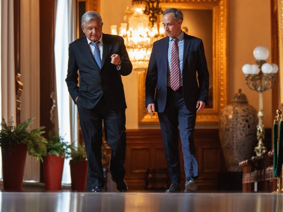 López Obrador denuncia intento de dañar la reputación del gobierno y el trabajo de López Gatell durante la pandemia.