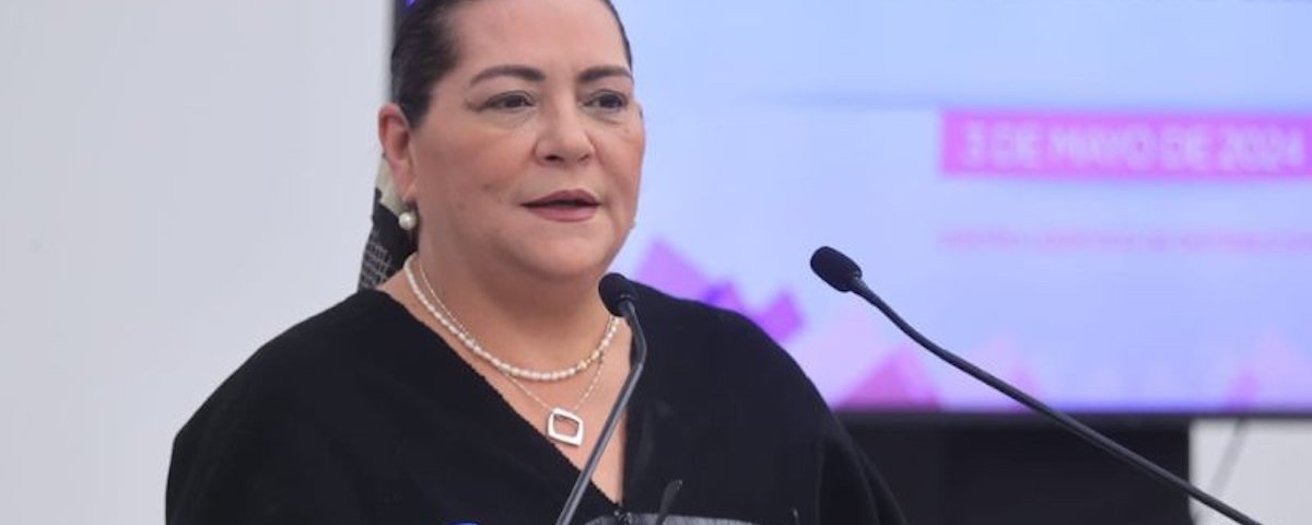 La presidenta del INE, Guadalupe Taddei, exigió respetar el color rosa institucional, pero la oposición se burla de la autoridad electoral