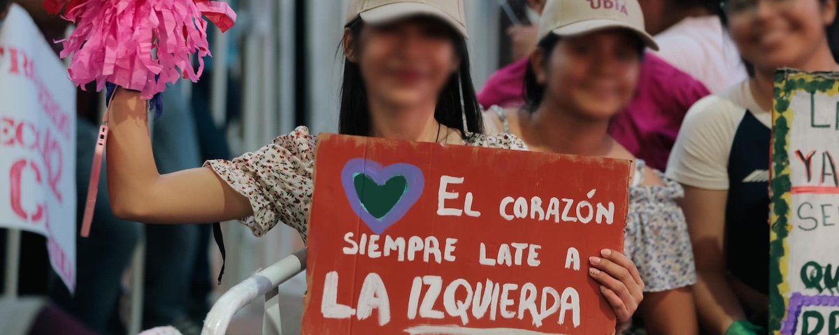 Por primera vez una mujer de izquierda es elegida para asumir la presidencia de la República, marcando un nuevo capítulo en la política