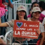 Por primera vez una mujer de izquierda es elegida para asumir la presidencia de la República, marcando un nuevo capítulo en la política