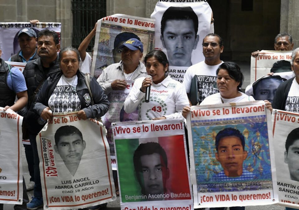 Nuevamente AMLO arremete contra el Poder Judicial. En vez por el “sabadazo” a favor de ocho militares implicados en el caso Ayotzinapa.