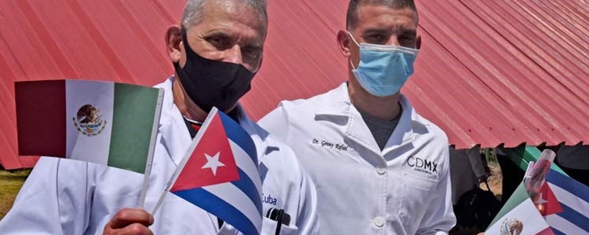 AMLO anunció un convenio con Cuba para integrar a 2,700 médicos especialistas en las comunidades más apartadas del país. 