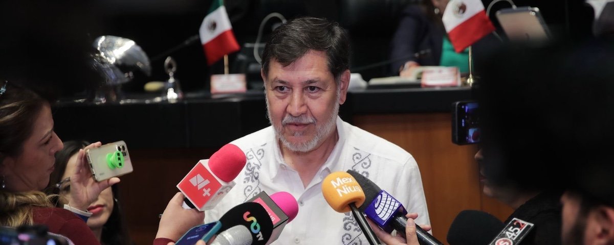 La denuncia es contra el abogado de empresarios, Carlos Velázquez de León Obregón, por agresión verbal y física a Fernández Noroña en el AICM