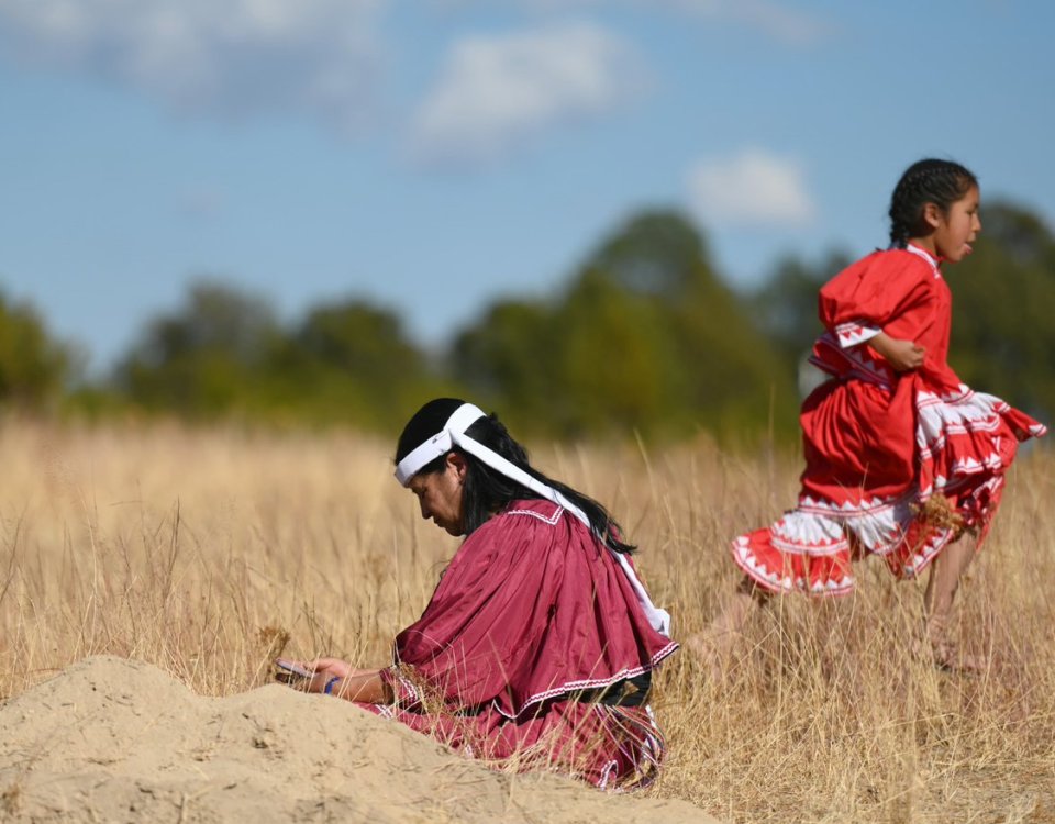 Los Rarámuris son el centro de un acto de justicia social con la restitución de tierras a comunidades indígenas de la Sierra Tarahumara