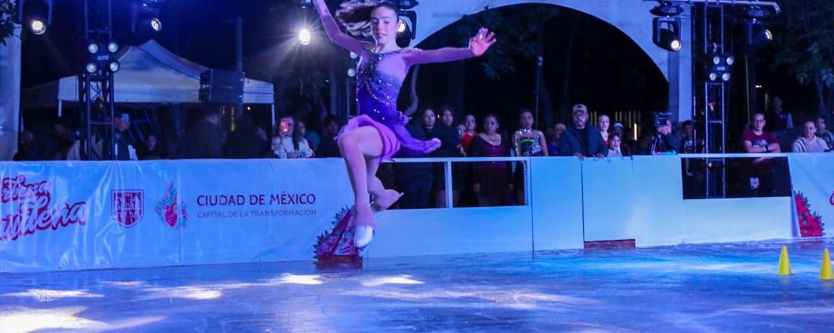 a primera pista de hielo para celebrar las fiestas decembrinas ya está abierta y es gratis. Cada alcaldía tendrá su pista