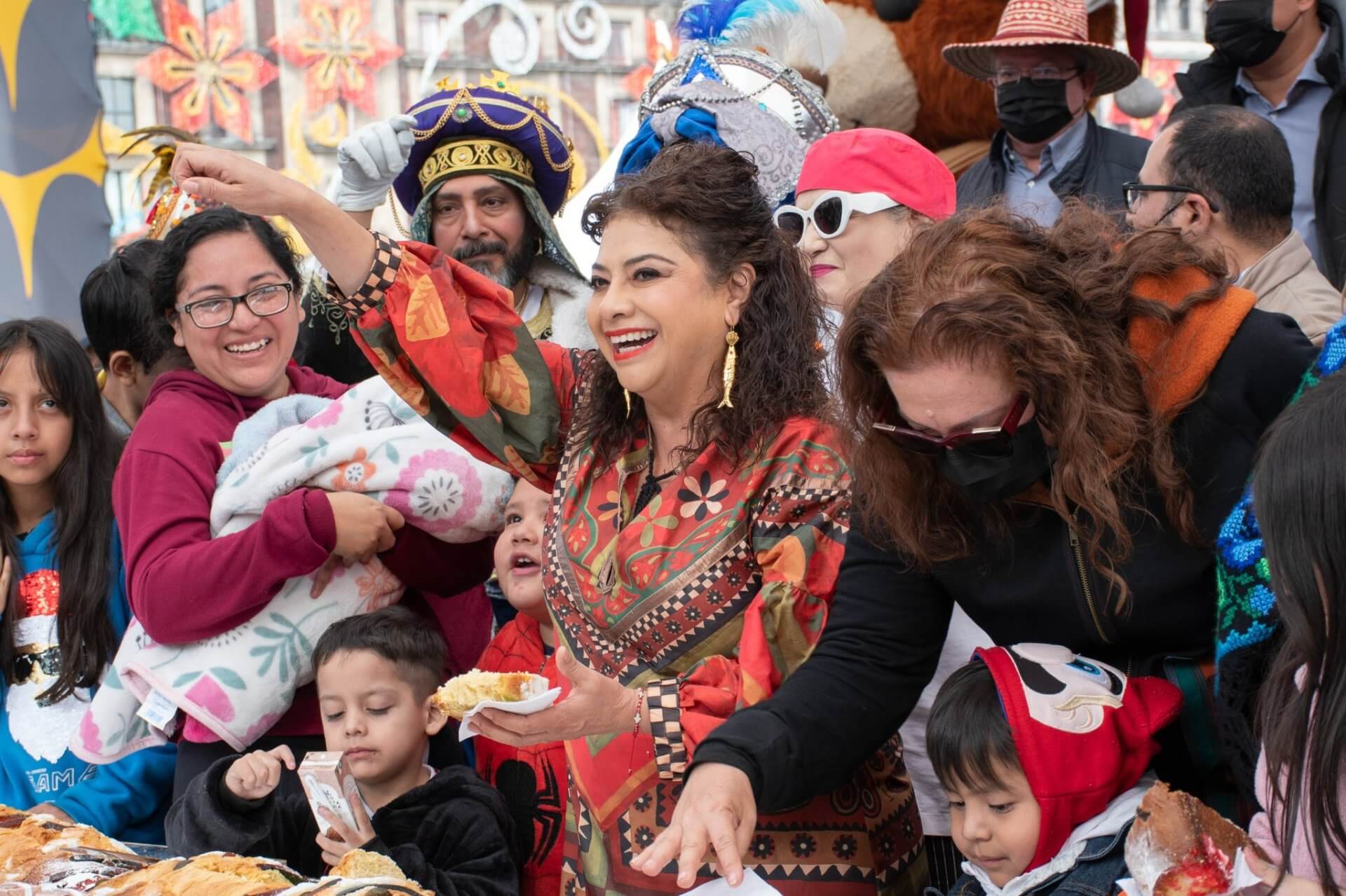 Con rosca monumental y juguetes CDMX celebra Día de Reyes