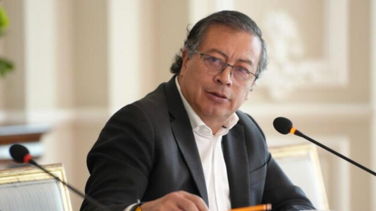 Colombia se respeta: Petro; rechaza aviones con migrantes de EU