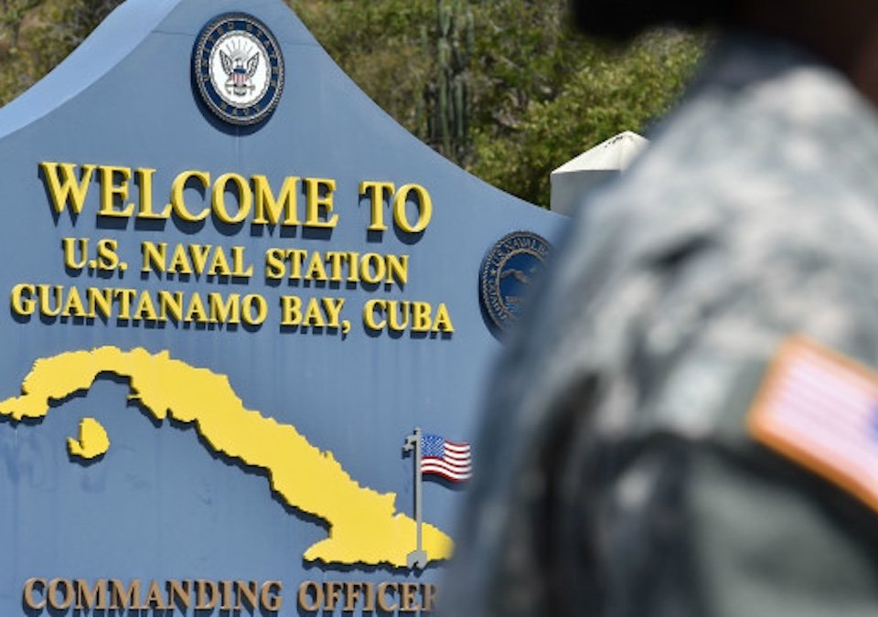 La base naval de Guantánamo en Cuba la ocupa ilegalmente el gobierno de EEUU, por lo que activistas piden que se vayan de la isla. 