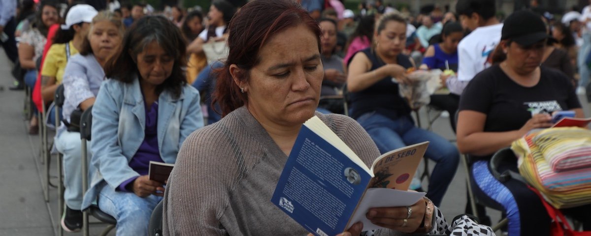 Con 10 mil participantes se llevó a cabo el Lectódromo en el Zócalo de la Ciudad de México, para conmemorar el Día Internacional del Libro.