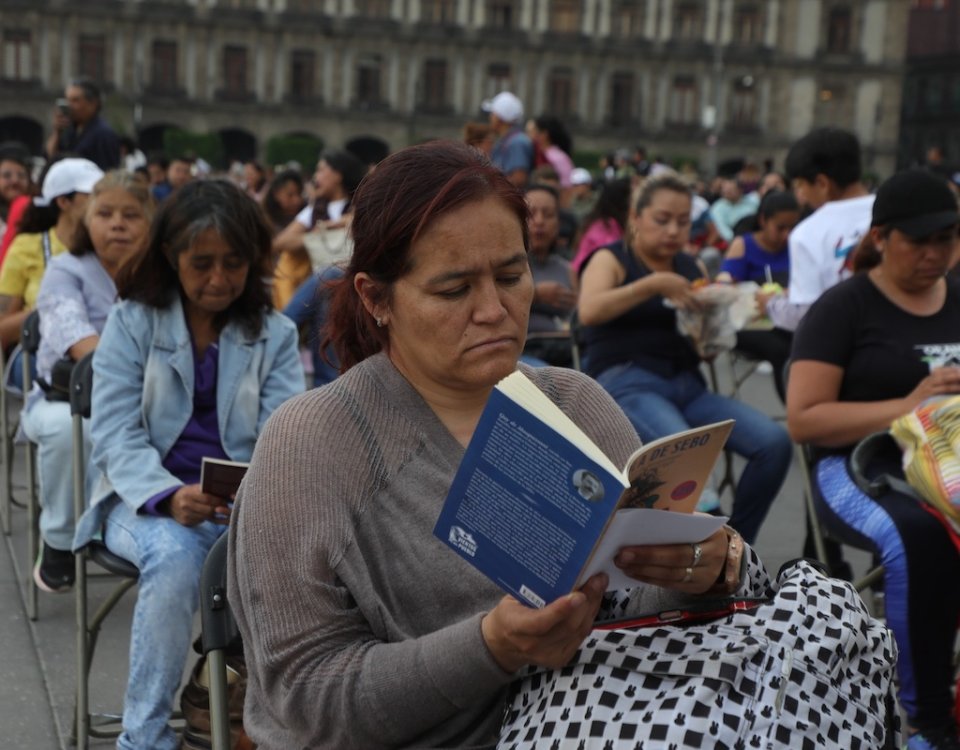 Con 10 mil participantes se llevó a cabo el Lectódromo en el Zócalo de la Ciudad de México, para conmemorar el Día Internacional del Libro.