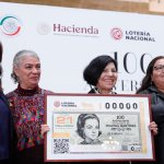Con motivo del centenario del natalicio de Ifigenia Martínez Hernández, este lunes se develó un billete conmemorativo de la Lotería Nacional