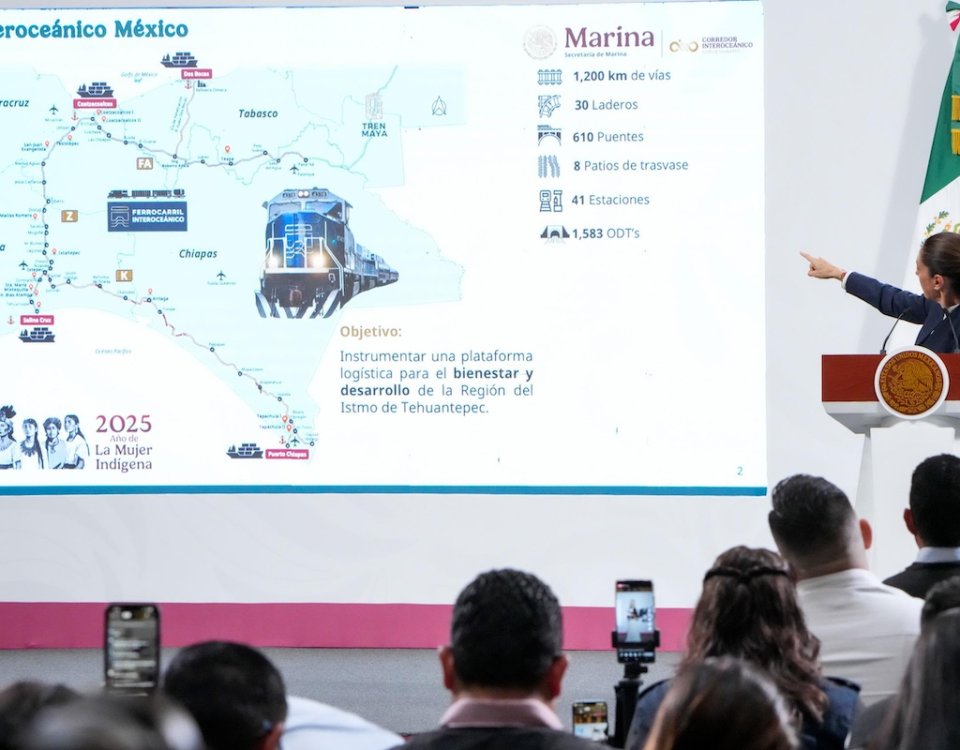 Para cumplir los objetivos del Corredor Interoceánico se rehabilitan más de mil 200 kilómetros de vías férreas, se modernizan las administraciones portuarias y se construye el complejo logístico “Matías Romero”