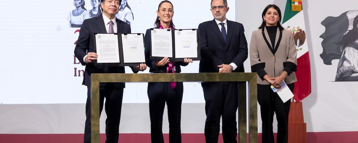 Son 2 decretos. Uno busca facilitar su movilidad laboral y otro es relativo la reducción progresiva de la edad de jubilación.
