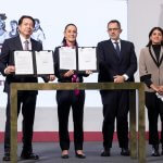 Son 2 decretos. Uno busca facilitar su movilidad laboral y otro es relativo la reducción progresiva de la edad de jubilación.