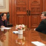 En medio de crecientes tensiones migratorias y políticas, Sheinbaum recibió a Christopher Landau, subsecretario de Estado de EEUU