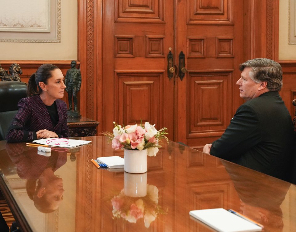 En medio de crecientes tensiones migratorias y políticas, Sheinbaum recibió a Christopher Landau, subsecretario de Estado de EEUU