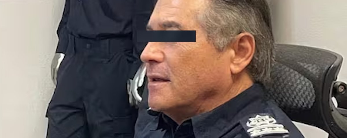 La Interpol busca a Hernán Bermúdez Requena, titular de Seguridad de Tabasco durante el gobierno del hoy senador por Morena, Adán Augusto López, por delitos federales. Se le vincula al grupo criminal La Barredora, tráfico de drogas y posible lavado de dinero. 