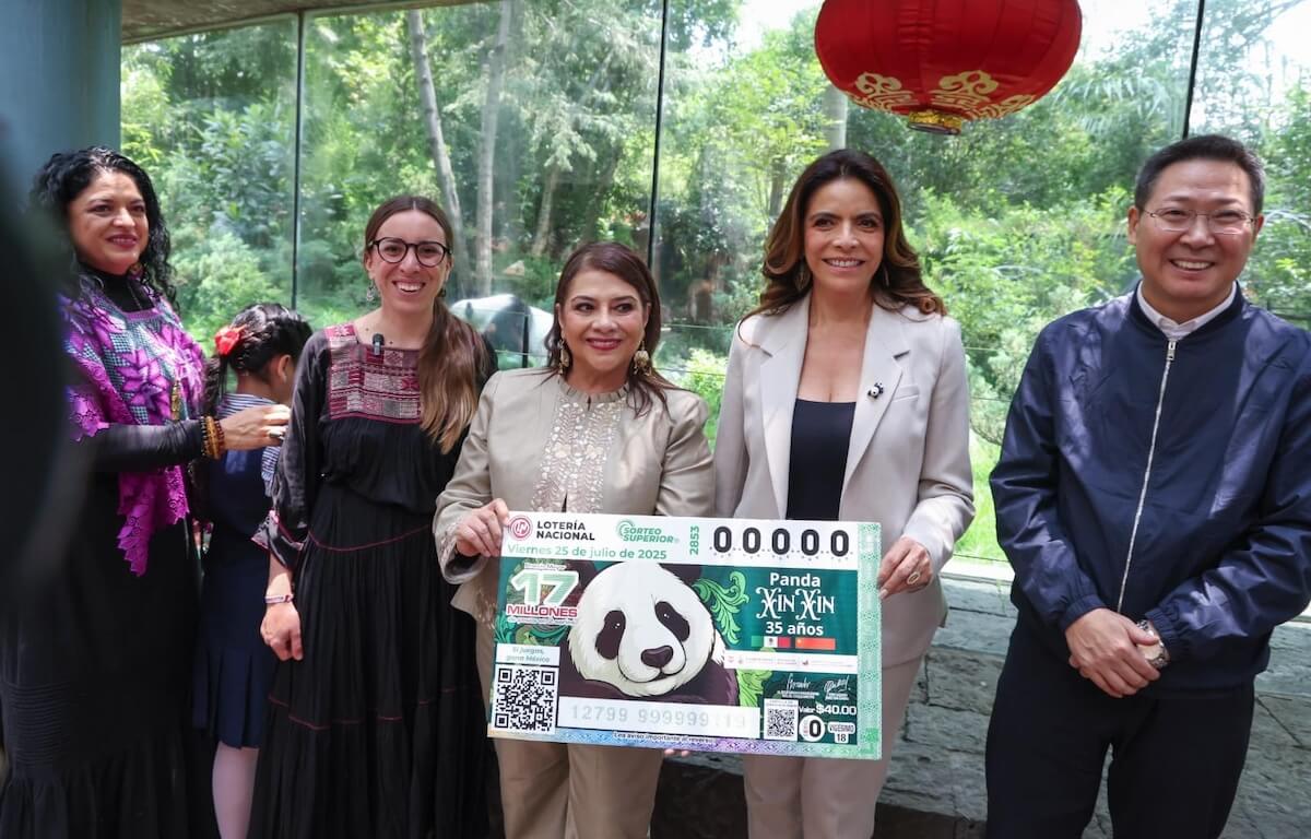 Xin Xin, la panda gigante, recibe homenaje en billete de Lotería