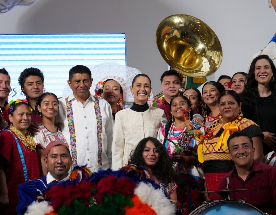 Todos los ingresos de la Guelaguetza serán donados a las comunidades afectadas por el huracán Erick, se informó en La Mañanera