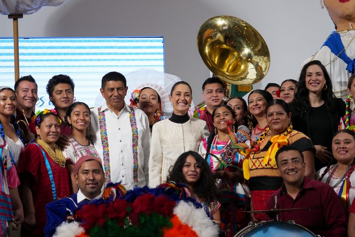 Presidenta invita a la Guelaguetza 2025