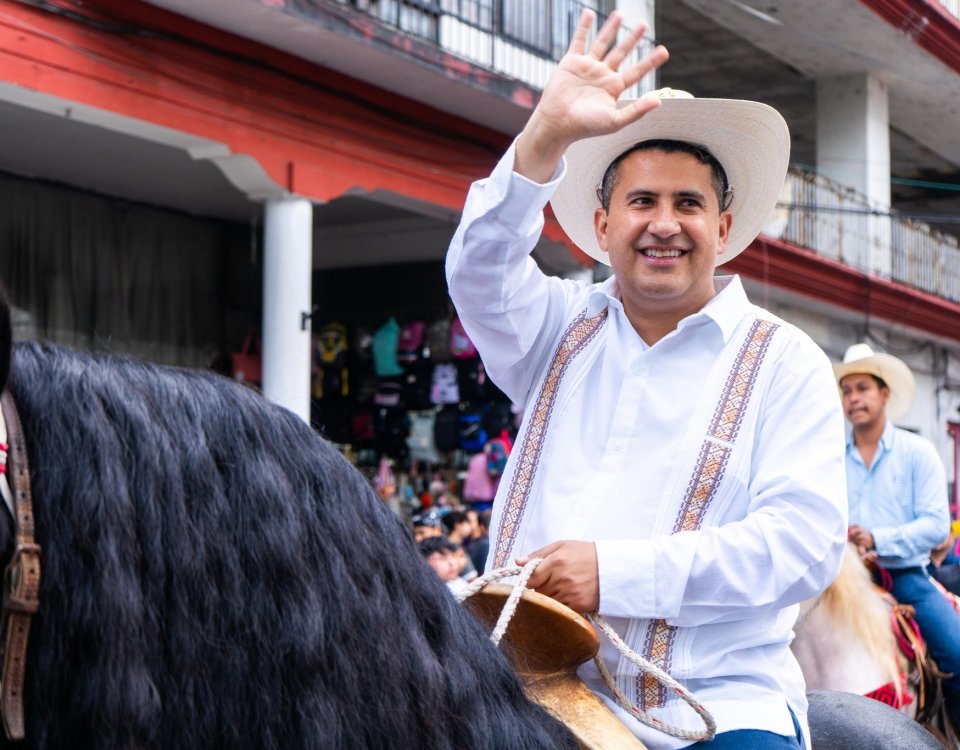 Carlos Manzo no gobernaba desde el escritorio. Caminaba, escuchaba, pedía apoyo. Era un alcalde que sabía el riesgo que enfrentaba.