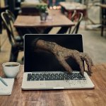 Chayoteros: Reporteros, comentócratas y presentadores de noticias falsas se preparan para asestar un duro golpe al gobierno