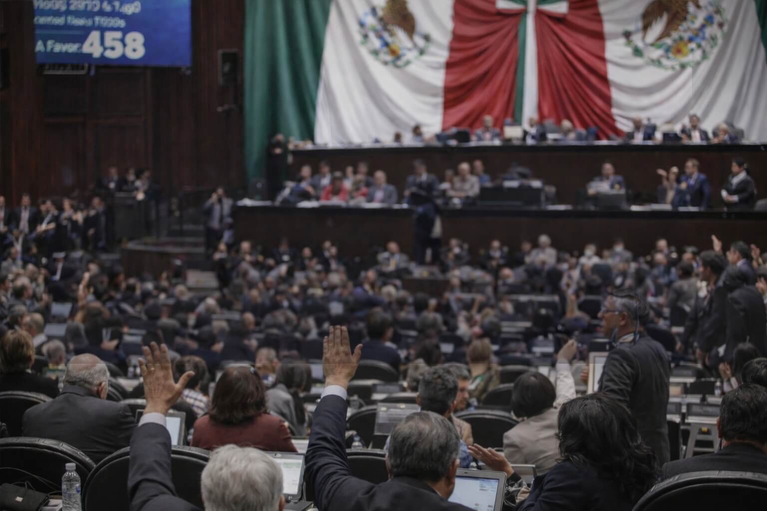 Diputados aprueban fin a pensiones doradas en Pemex y CFE
