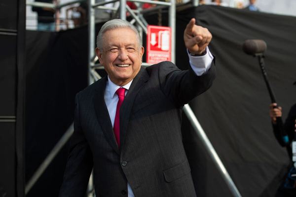 Vayan pero sin porras, pide AMLO a corcholatas para el 1 de julio