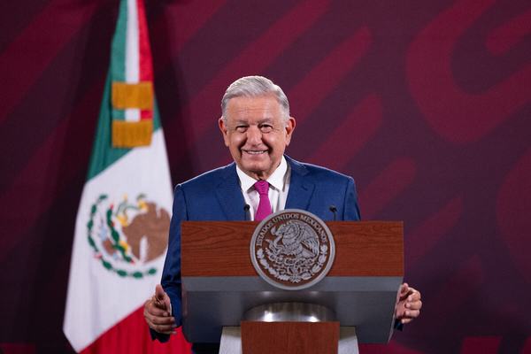 AMLO evita hablar de la Secretaría de la 4T propuesta por Ebrard