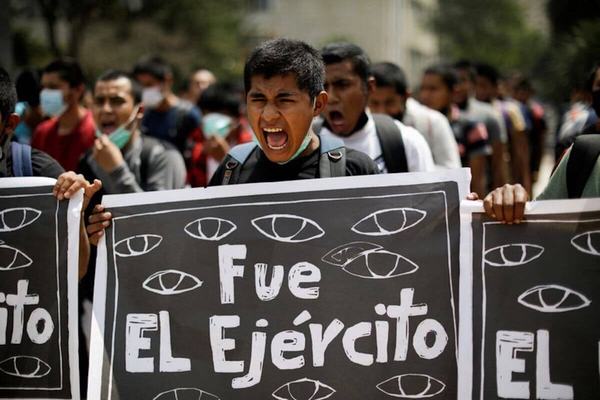 FGR obtiene 16 órdenes de captura contra militares por Ayotzinapa