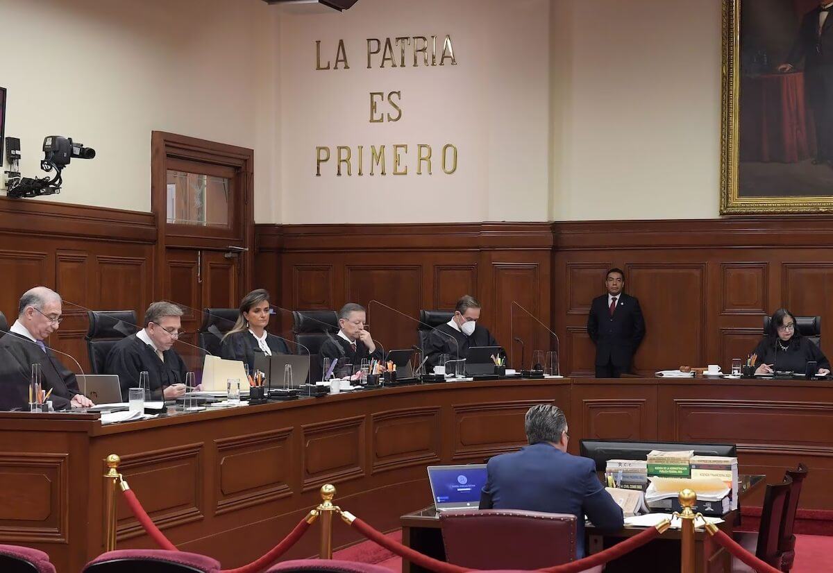 SCJN invade al Legislativo si desecha Plan B, acusa AMLO