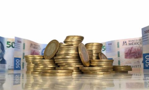 El súper peso está a punto de llegar a 16 unidades por dólar