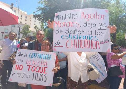 Pueblo de Chihuahua exige a gobernadora entregar Libros de SEP