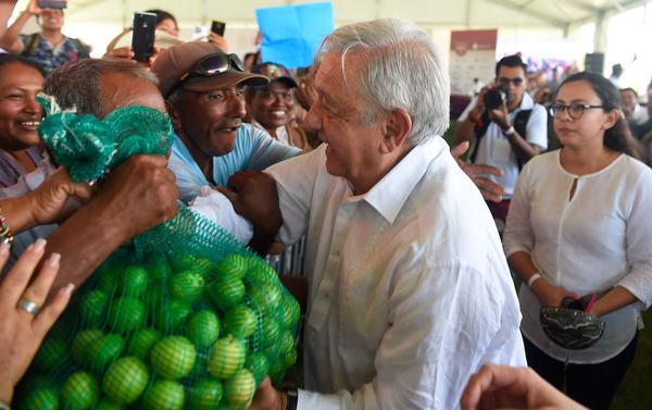 Si ayudar a los pobres es populismo, apúntenme en la lista: AMLO
