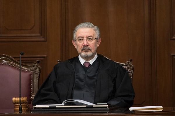 AMLO cuestiona rapidez de Ministro Aguilar para frenar libros