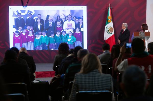 AMLO inaugura ciclo escolar de 24 millones de estudiantes