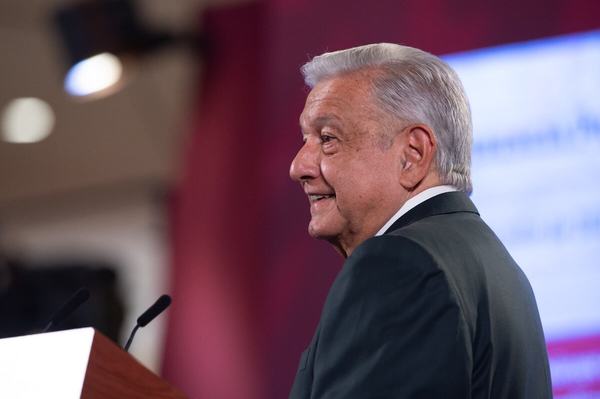 De la señora del frente conservador, ni hablar: AMLO