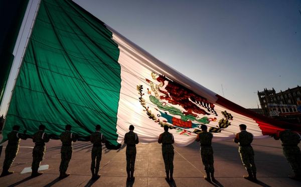 AMLO rinde homenaje a víctimas de los sismos de 1985 y 2017