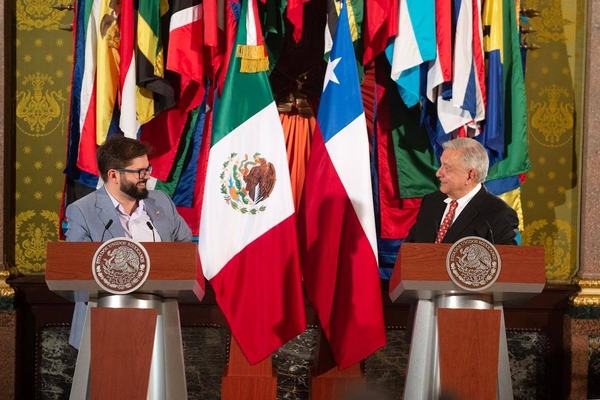 AMLO va de gira; visitará Chile y Colombia