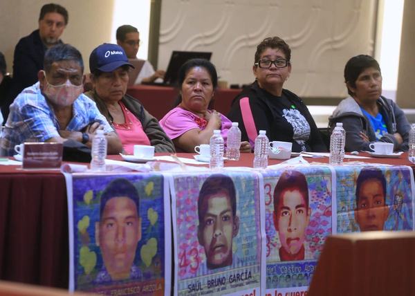 No hemos fallado ni hay ruptura con familiares de Ayotzinapa