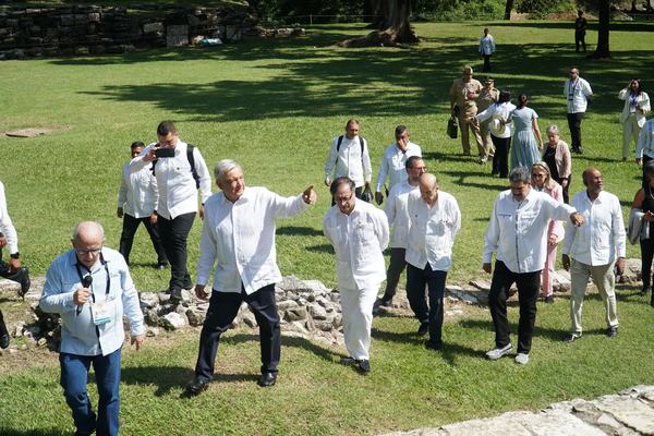 AMLO destaca programas de 4T contra migración