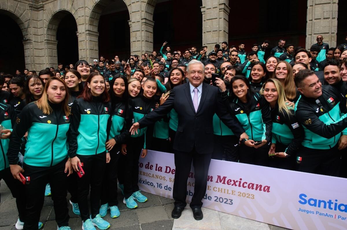 AMLO abandera Delegación que va a Panamericanos 2023