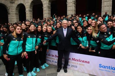 AMLO abandera Delegación que va a Panamericanos 2023